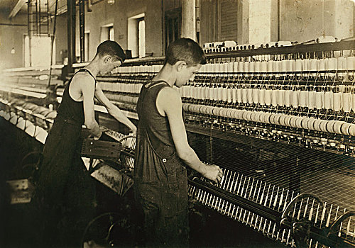 男孩,左边,14岁,右边,16岁,旋转,房间,纺织厂,河,马萨诸塞,美国,国家,童工,六月,职业,历史
