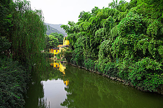 深山翠竹寺庙