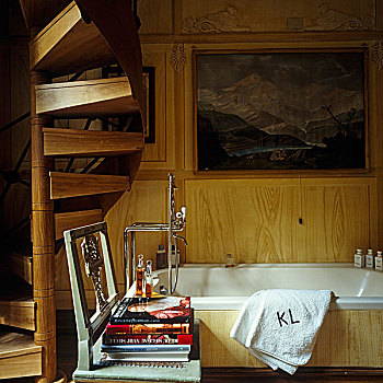 椅子,靠近,浴室,螺旋楼梯,优雅