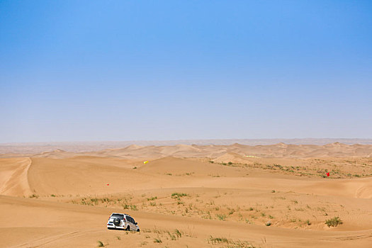 沙漠冲沙越野车