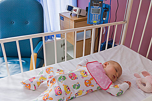 女婴,6个月,睡觉,小床,床,医院,英格兰,英国,欧洲