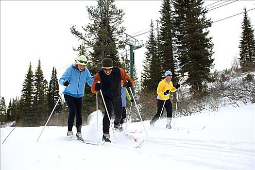 四个人,滑雪