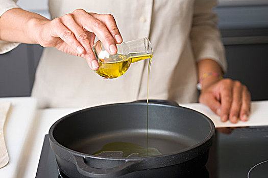 倒出,小,橄榄油,煎锅
