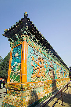 北京北海公园内的九龙壁局部特写