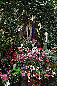 圣母祭台