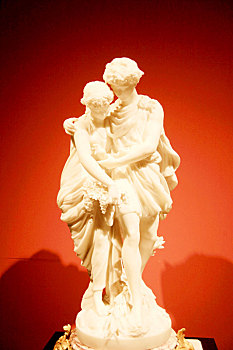 河南博物院馆藏的法国雕塑家马蒂兰,莫罗的雕塑作品,爱侣
