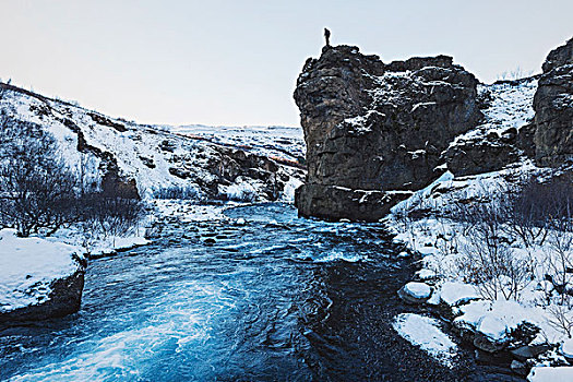 站立,男人,上面,石头,河,冰岛,冬天