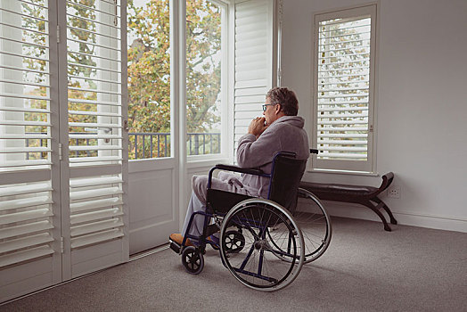 伤残,活力老人,男人,向窗外看,轮椅,舒适,家