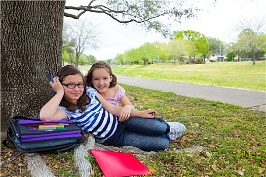 姐妹,女孩,放松,树下,公园,课外