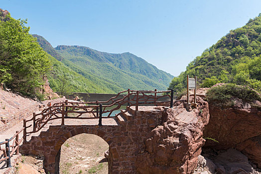 河南伏羲山三泉湖风光