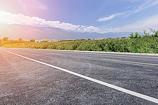 蓝天白云下的高速公路,汽车背景道路素材