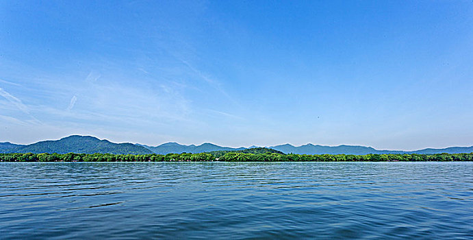 西湖苏堤全景