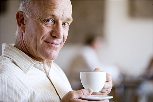 老人,喝,咖啡杯,微笑,特写,侧面视角,头像