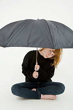 女青年,坐,双腿交叉,伞