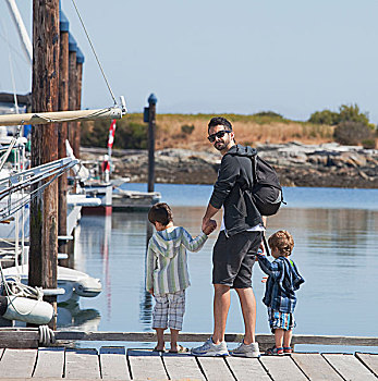 父亲,两个,儿子,码头,看,船,维多利亚,不列颠哥伦比亚省,加拿大