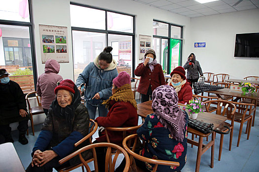 山东省日照市,向阳村75岁老人吃上免费午餐,幸福写在脸上