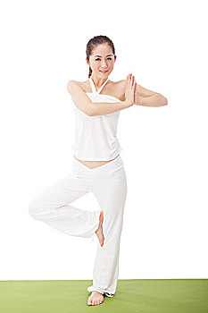 年轻东方女性练瑜伽