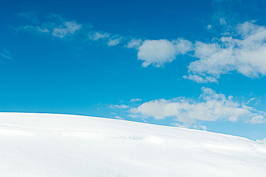 积雪,斜坡,蓝天