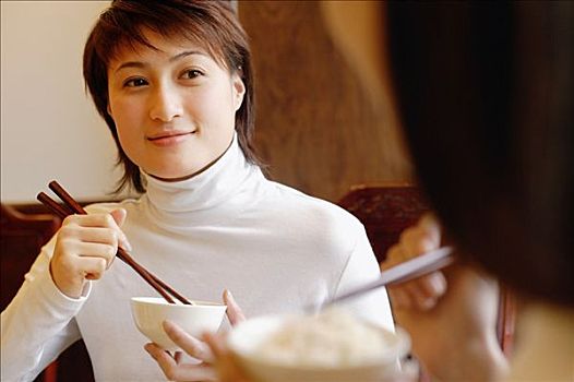 女青年,吃,米饭,中餐厅