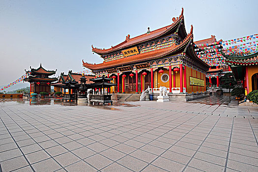 寺庙山门图