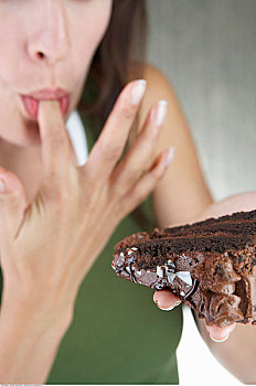 女人,吃,巧克力蛋糕