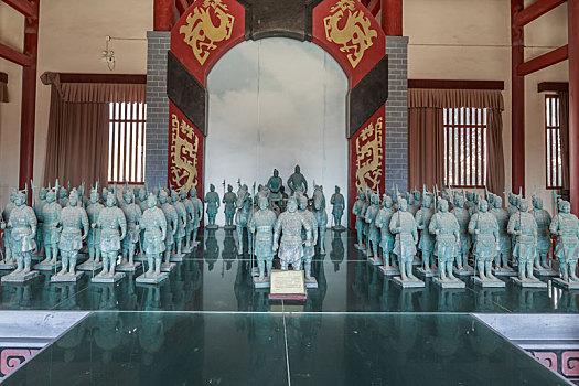 山东惠民孙子兵法城内的古代青铜士兵俑阵列