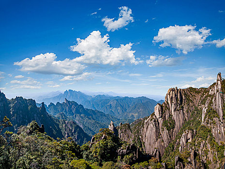 江西上饶三清山西海岸群山