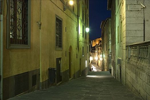 狭窄街道,锡耶纳,托斯卡纳,意大利