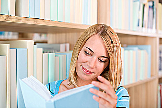 学生,图书馆,高兴,女人,学习,书本,书架