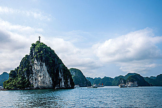 越南广宁鸿基市下龙湾海上石林