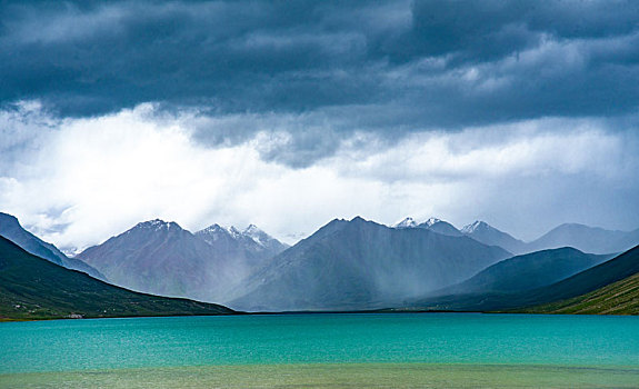 西藏的高原湖泊