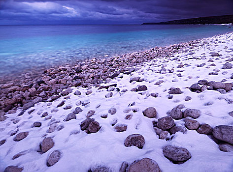 积雪,鹅卵石,岸边,乔治亚湾,布鲁斯半岛国家公园,安大略省,加拿大