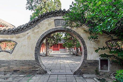 中国河南省登封嵩阳书院古代月门建筑