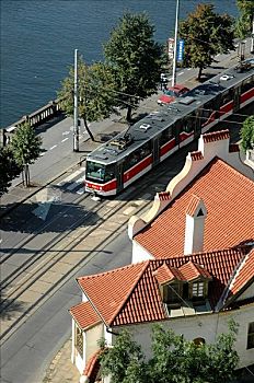 布拉格,捷克共和国,有轨电车,河