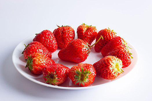 一些好看好吃的草莓