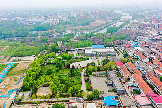 航拍河南郑州新郑郑国车马坑景区,郑王陵博物馆