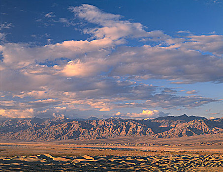 死亡谷国家公园,加利福尼亚,美国,积云,高处,沙丘,葡萄藤,山