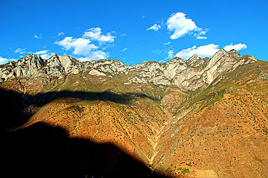 蓝天白云,高山