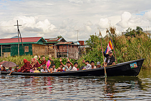 房子,运河,船,僧侣,茵莱湖,掸邦,缅甸