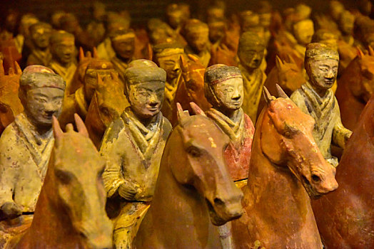 陕西咸阳文庙西汉兵马俑馆,西汉三千彩绘兵马俑