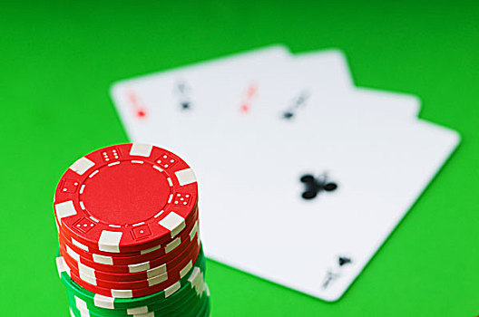 赌场,筹码,纸牌,绿色背景