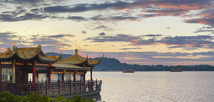杭州西湖的古船景观