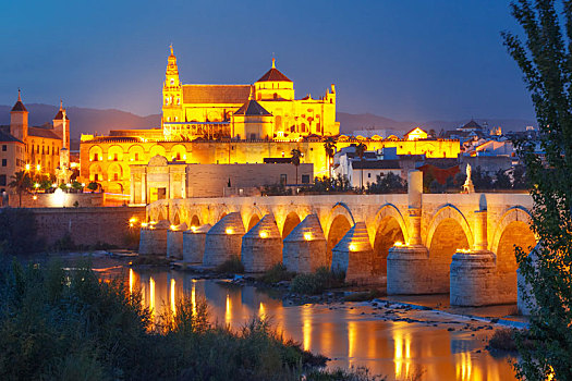 夜晚,罗马桥,科多巴,西班牙