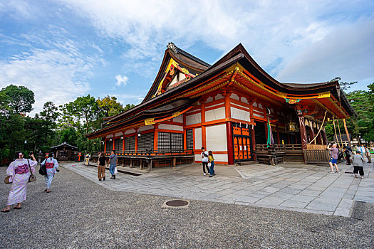 日本京都八坂神社的本殿景观