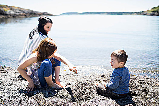 母亲,玩,孩子,水边,维多利亚,不列颠哥伦比亚省,加拿大