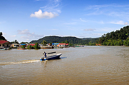 马来西亚,婆罗洲,沙捞越,巴戈国家公园,船,河,乡村
