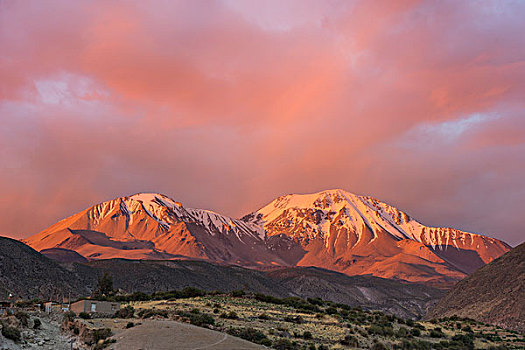 火山,日落,阿里卡和帕里纳克卡大区,智利,南美