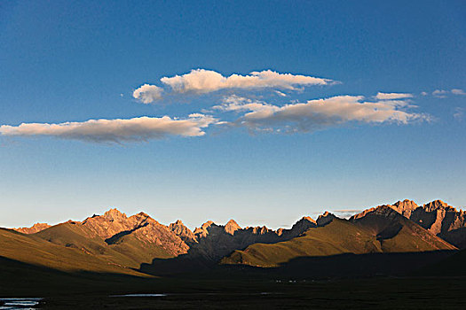 青海久治县年宝玉则山峰