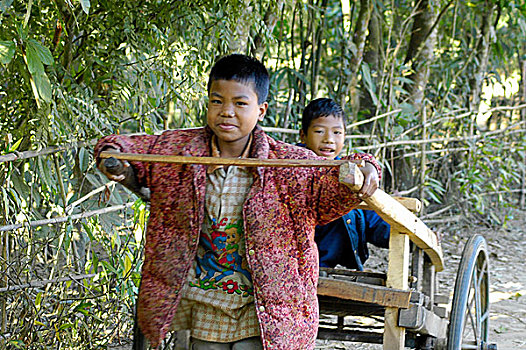 两个,部族,男孩,孟加拉,十二月,2005年
