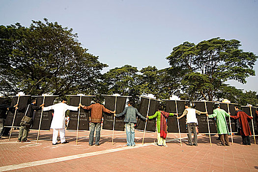 胜利,白天,2007年,拿着,旗帜,释放,战争,罪犯,纪念建筑,语言文字,移动,达卡,孟加拉,十二月